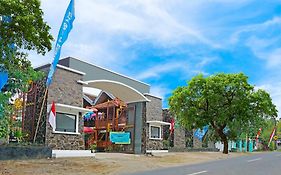 Super Oyo 91568 Trisna Srabah Resort Homestay & Resto